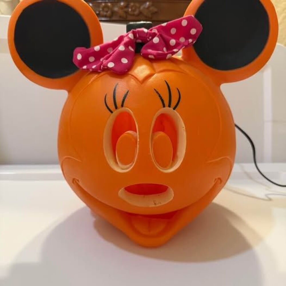 Disney Parks Minnie Mouse Light-Up Halloween Pumpkin Jack-o'-Lantern Decor